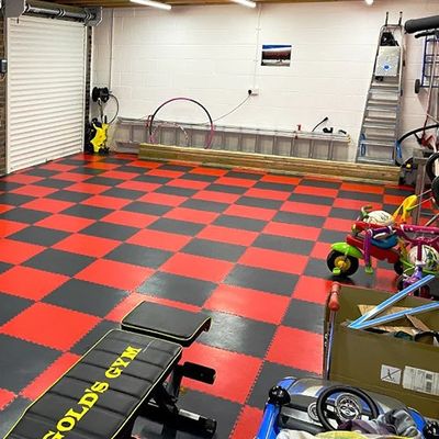 Хорошая цена Fireproof Recycled Rubber Flooring Tiles With Composite Layer Anti Wear Surface онлайн