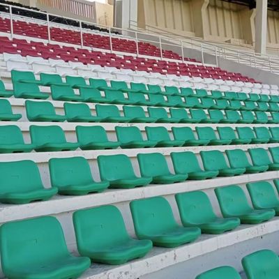 Хорошая цена Стул материального пластикового стадиона HDPE усаживая для арены спортивной площадки онлайн