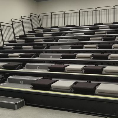 Bleacher PP материальный Retractable усаживая заднюю складчатость для конференц-зала студии