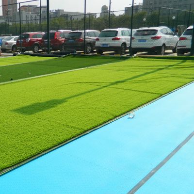 Хорошая цена Искусственный удар травы поглощая токсическое Eco плиток пола дружелюбное не для футбольного поля онлайн