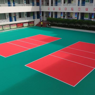 Хорошая цена Красные ПП плитки спортивные полы рекомендуется для спортивных объектов MOQ 500 штук онлайн