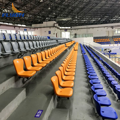Различные цвета пластиковой мебели для стадионов
